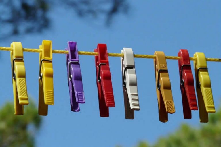 Here's why you should be making your bed with wet sheets! This trick is