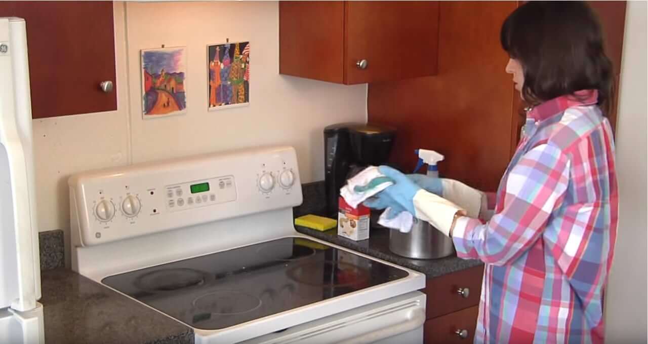 You're probably cleaning the grease stains on your stove all wrong