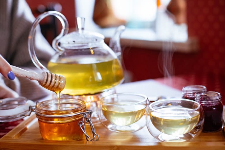 does-tea-with-honey-really-help-against-a-cold-or-is-it-a-fable
