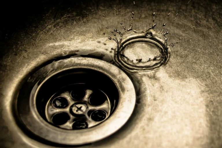 With this trick you can remove that unpleasant odor from drains and pipe