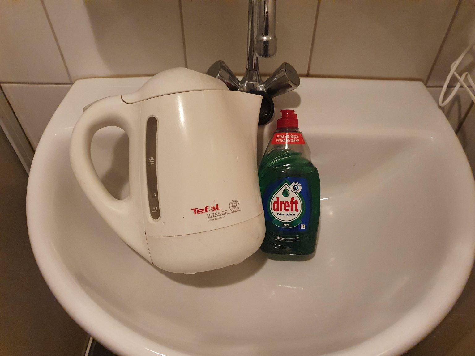 How to unclog a sink with dish soap and hot water