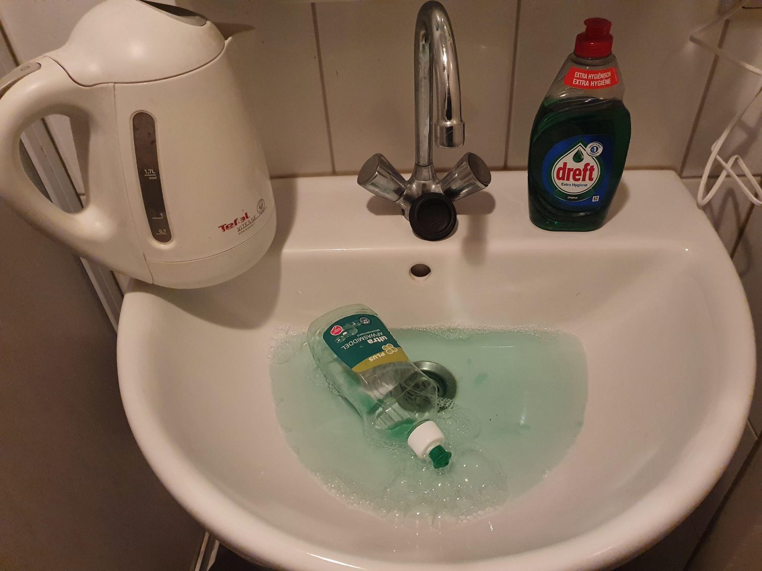 How to unclog a sink with dish soap and hot water